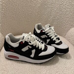 Nike Air Max Boys 7 Youth Black and White Sneakers